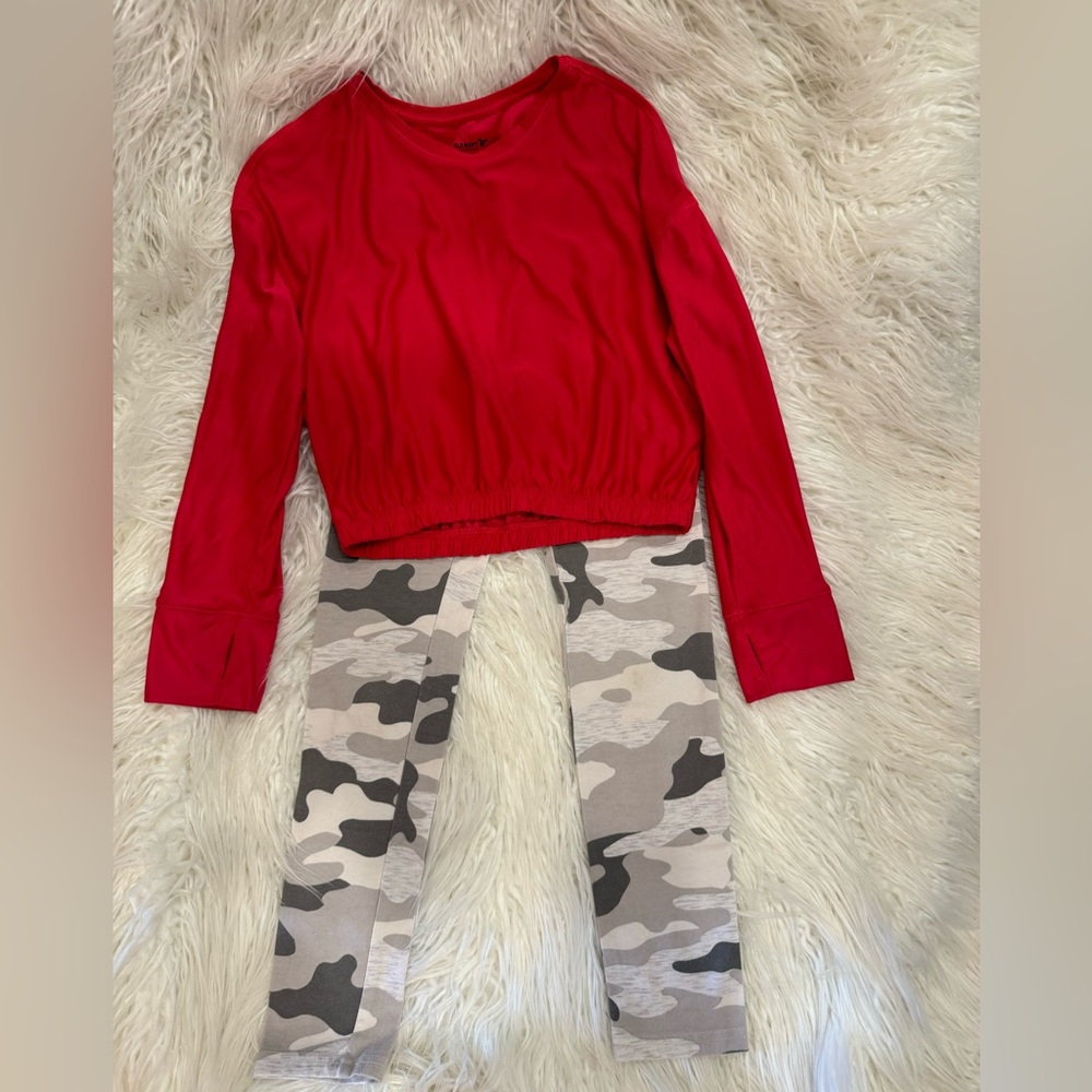 Numerous outfit combinations with this legging, shirts, jackets combo!